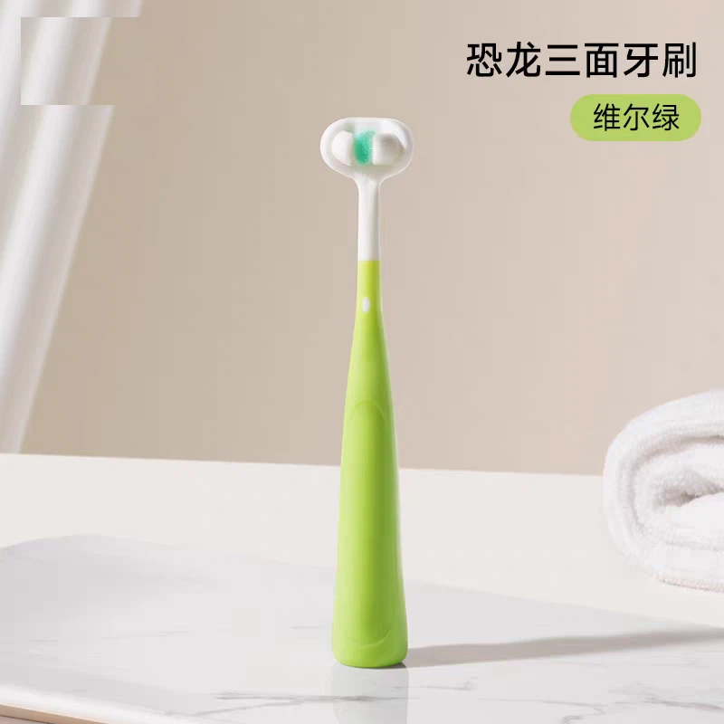 Tiga sikat gigi berkepala